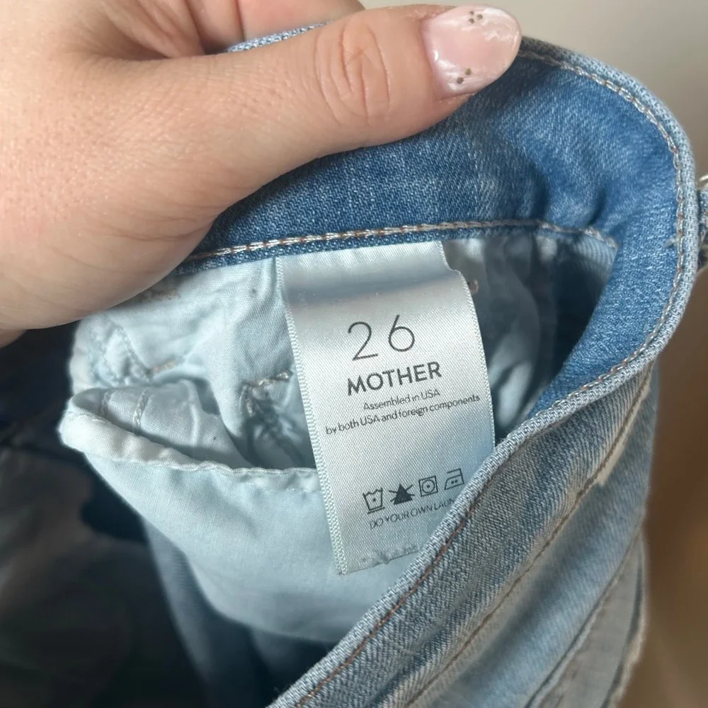 MOTHER Insider Crop Step Fray Jeans WomenSize 26 Light Wash Distressed High Rise